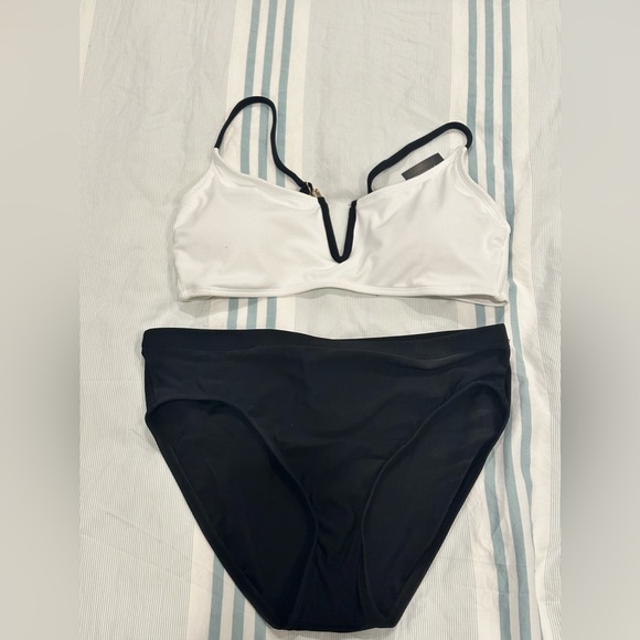 ✨2/$10✨ Bundle Black and White Bikini- No Boundaries Top and Aqua Green Bottoms. - Picture 1 of 4